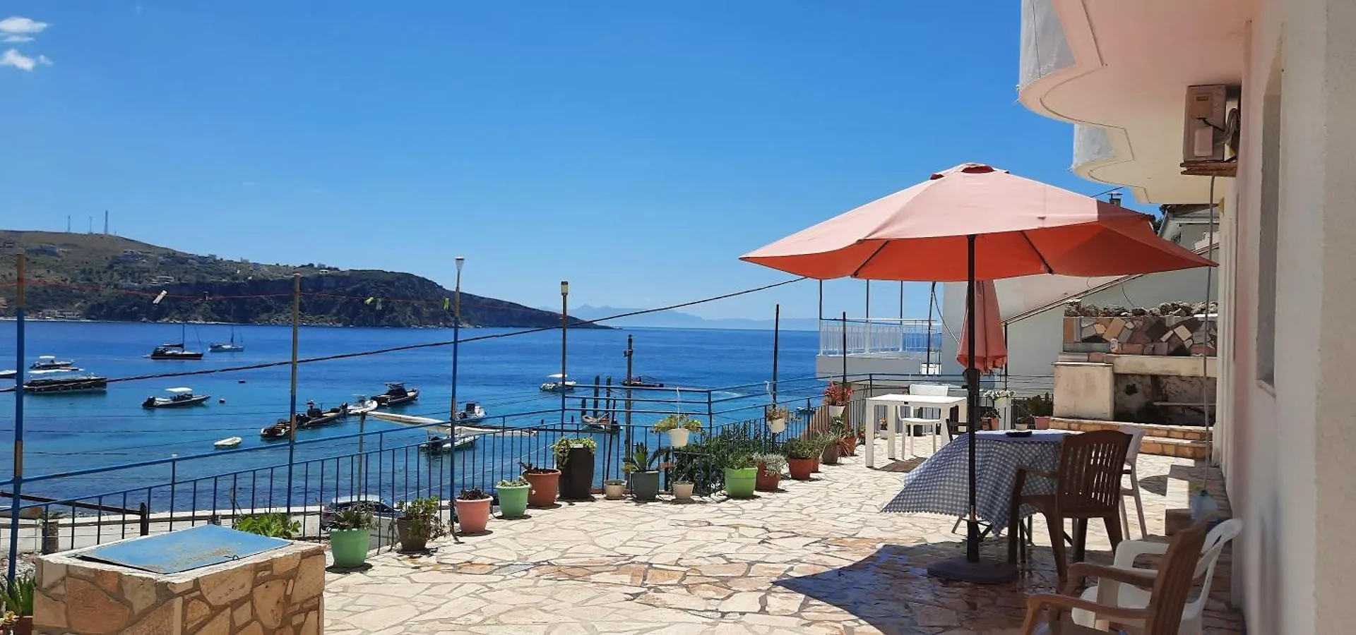 Ostello Rooms By The Sea Himare