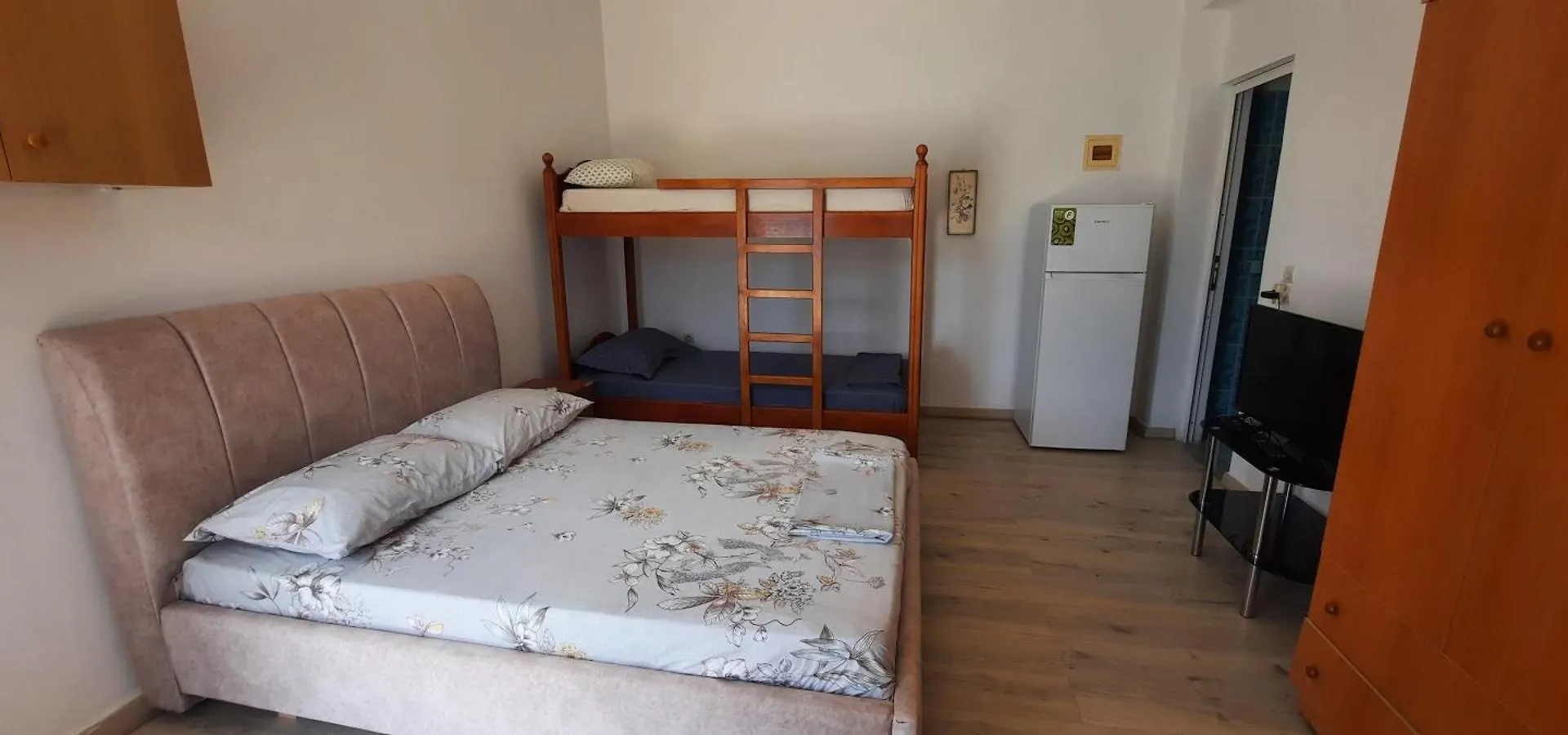 Rooms By The Sea Himare Ostello