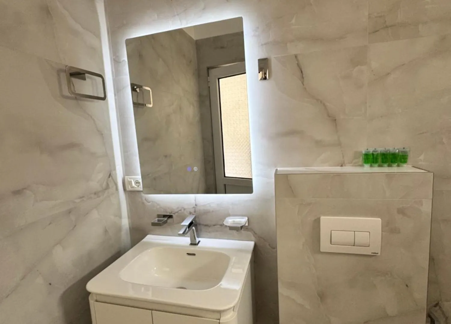 Ostello Rooms By The Sea Himare Albania
