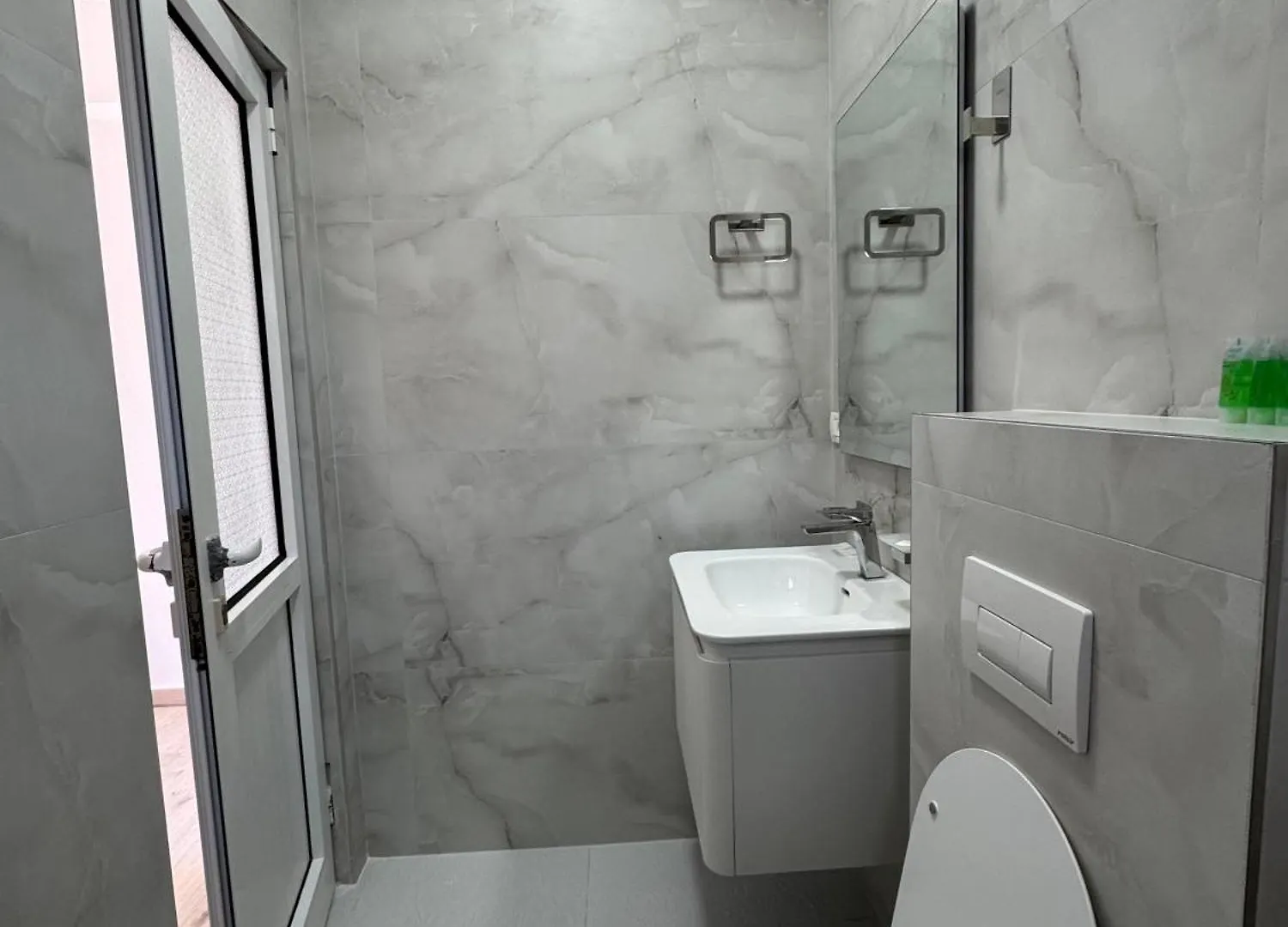 Rooms By The Sea Himare Hostel