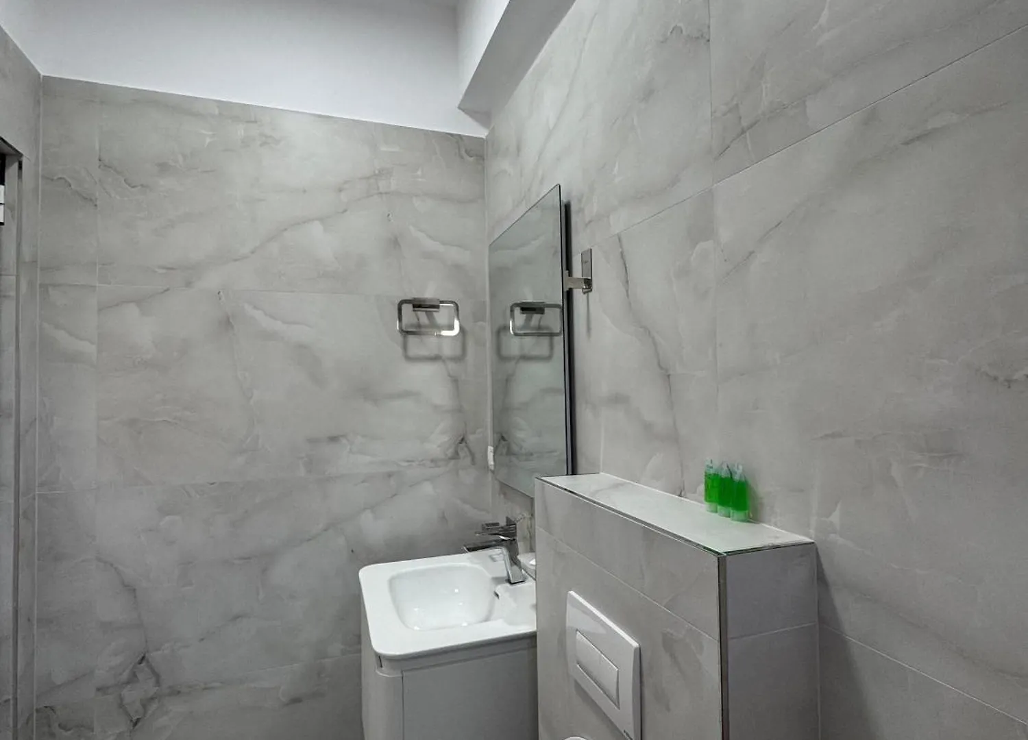 Rooms By The Sea Himare Hostel