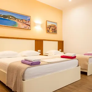 Hotel Sofia's Cozy, Himare