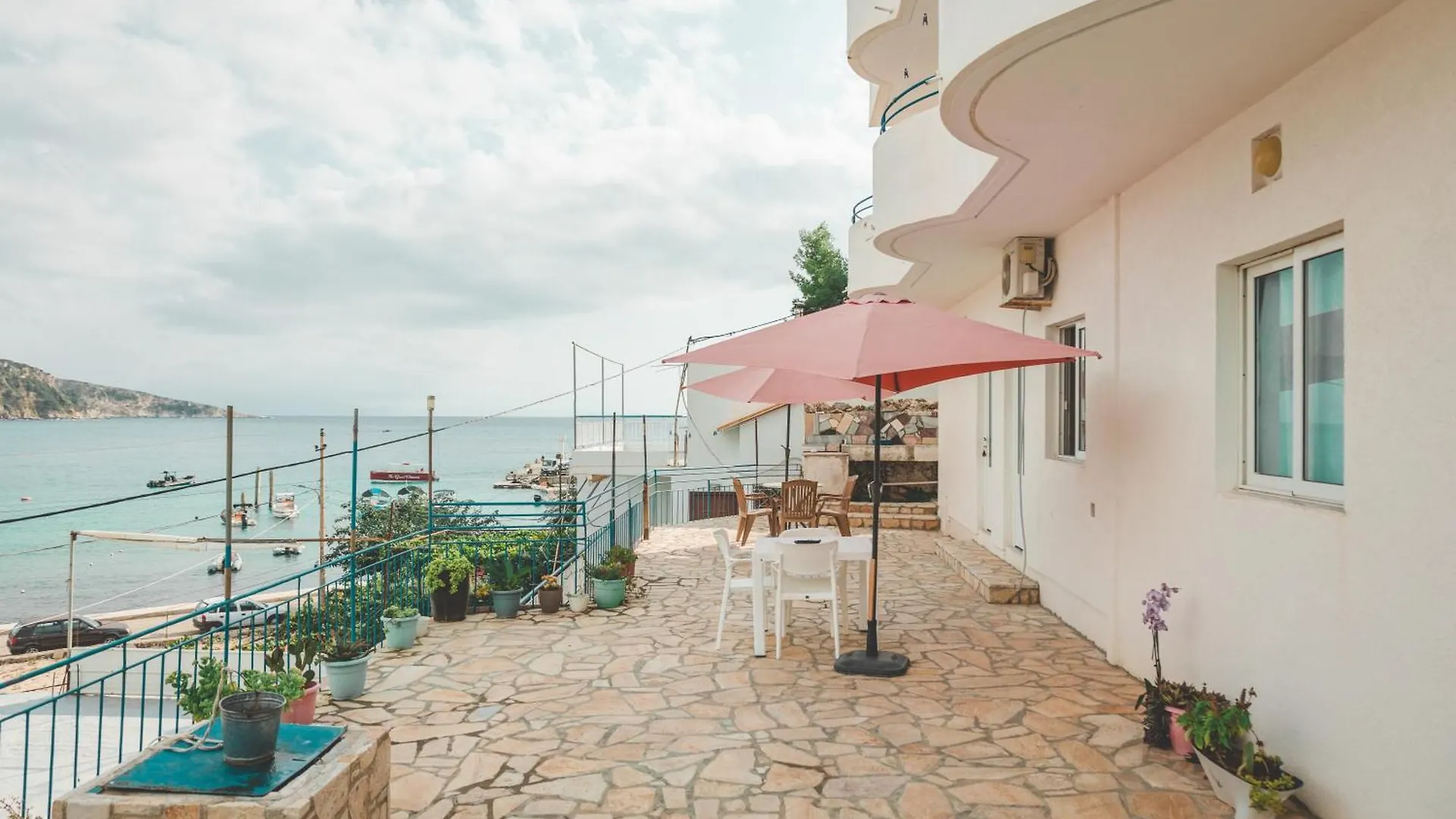 Rooms By The Sea Himare Ostello